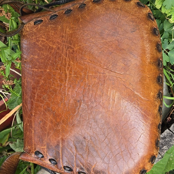VINTAGE 60s Boho Hand tooled Cowhide Leather Shoulder bag - Picture 5 of 16